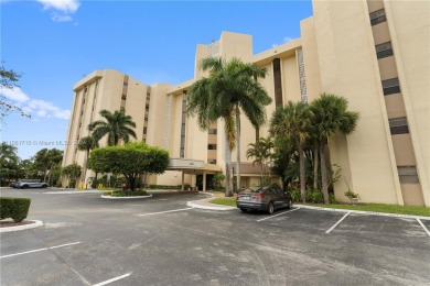 (private lake, pond, creek) Condo For Sale in Lauderhill Florida