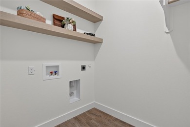Built by a designer-focused builder known for creating - photo 40