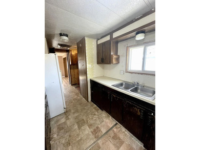 3 Bed, 2 Bath manufactured home with great potential - photo 8
