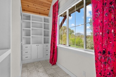 Beautiful newer home on a large lot with numerous custom - photo 20