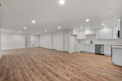 Beautiful newer home on a large lot with numerous custom - photo 36