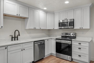 Beautiful newer home on a large lot with numerous custom - photo 38
