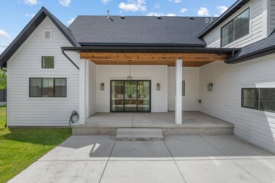 Beautiful newer home on a large lot with numerous custom - photo 47