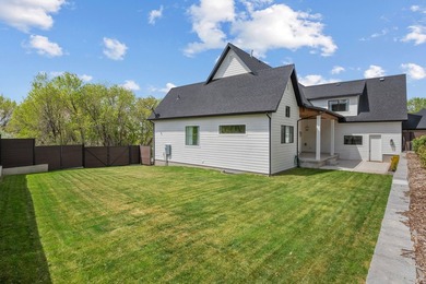 Beautiful newer home on a large lot with numerous custom - photo 49