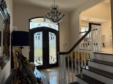 Welcome to this beautifully maintained 4-bedroom, 2.5-bath - photo 3