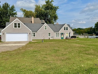 MOTIVATED SELLER! NO WATER INTRUSION DURING FLOODS! Waterfront - photo 2