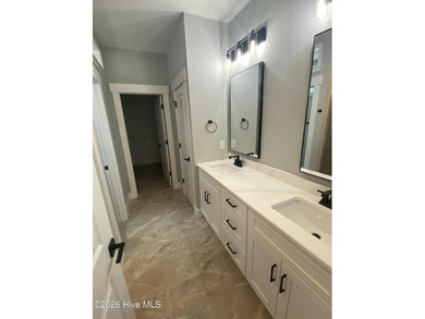 Exceptional new construction built by excellent local builder - photo 7