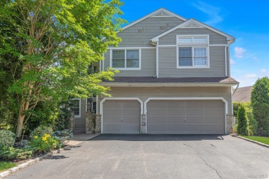 Lake Condo For Sale in Plainview, New York