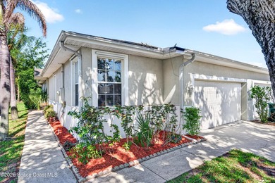 Welcome to this duplex w/soaring ceilings in the gated community - photo 4