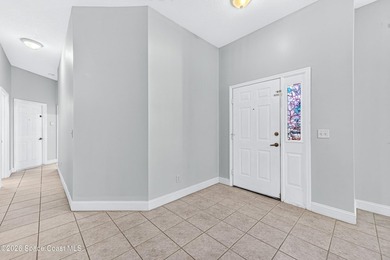 Welcome to this duplex w/soaring ceilings in the gated community - photo 6