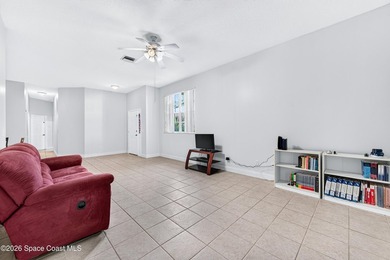 Welcome to this duplex w/soaring ceilings in the gated community - photo 9