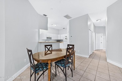 Welcome to this duplex w/soaring ceilings in the gated community - photo 10