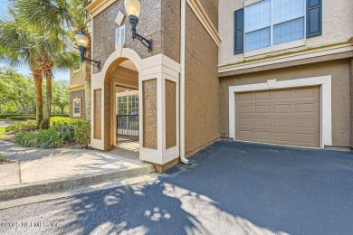 Lake Condo Sale Pending in Jacksonville, Florida