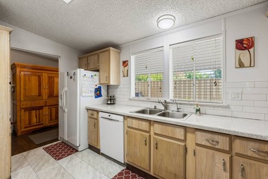 FULLY FURNISHED and MOVE-IN READY!!! Tucked away in a peaceful - photo 3