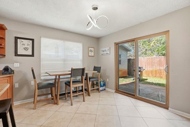 Beautifully appointed 4 bedroom and 2.5 bath Shalimar home - photo 12