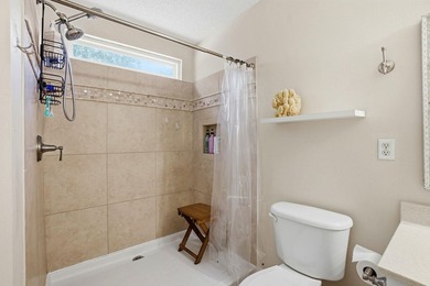 Beautifully appointed 4 bedroom and 2.5 bath Shalimar home - photo 18