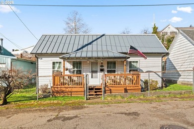Versatile one-level property in Gardiner offering a rare - photo 1