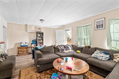Versatile one-level property in Gardiner offering a rare - photo 3