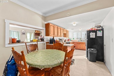 Versatile one-level property in Gardiner offering a rare - photo 4