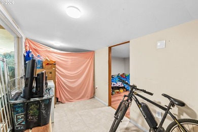 Versatile one-level property in Gardiner offering a rare - photo 6
