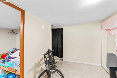 Versatile one-level property in Gardiner offering a rare - photo 9