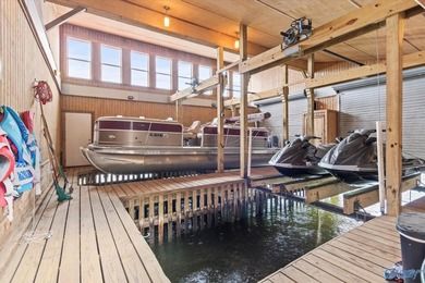 Amazing architect-designed waterfront home w/ 2 slip boathouse - photo 38