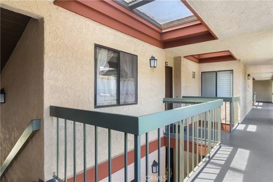This well-maintained and stunning two-bedroom, two-bathroom - photo 4