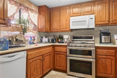 This well-maintained and stunning two-bedroom, two-bathroom - photo 6