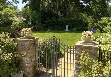 This is why so many people fall in love with Southport. Set on - photo 6