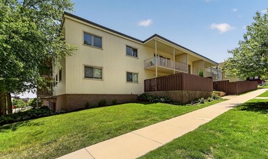 Enjoy downtown Rochester living in this spacious 2-bedroom - photo 2
