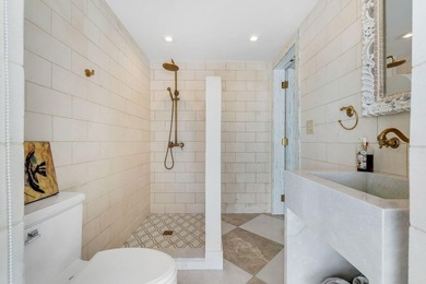 Discover a luxurious oceanfront haven on Duck Key, Florida - photo 35