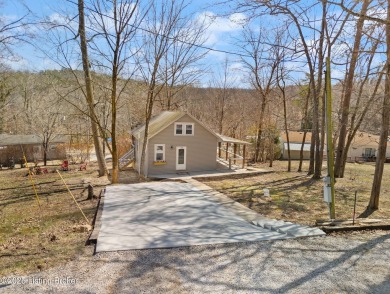 Lake Home For Sale in Mammoth Cave, Kentucky