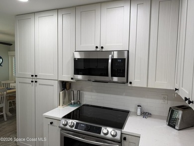 Beautifully updated 3-bedroom end-unit townhouse located in the - photo 8