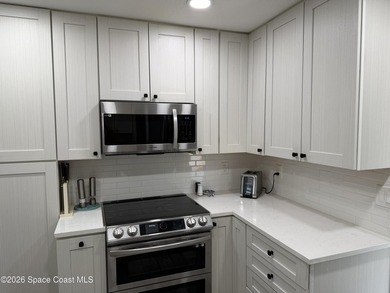Beautifully updated 3-bedroom end-unit townhouse located in the - photo 9