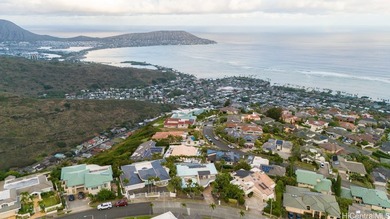 Within the prestigious gates of Hawaii Loa Ridge, this elegant - photo 21