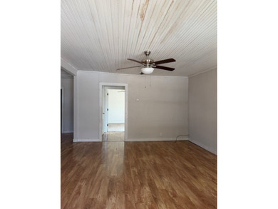 Calling all investors and handy homeowners! This 3bedroom, 1 - photo 2