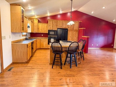 Back on the market at no fault to the seller. This comfortable 1 - photo 6