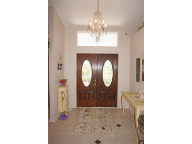 Impressive 3 Bedroom, 2 Bathroom home with attached oversized 2 - photo 4