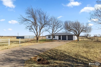 Reduced and move in ready! Beautifully, renovated country home - photo 2