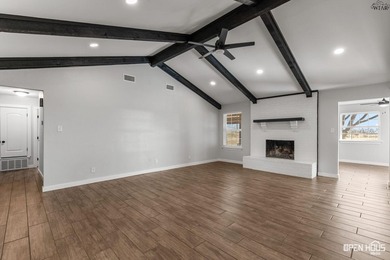 Reduced and move in ready! Beautifully, renovated country home - photo 3