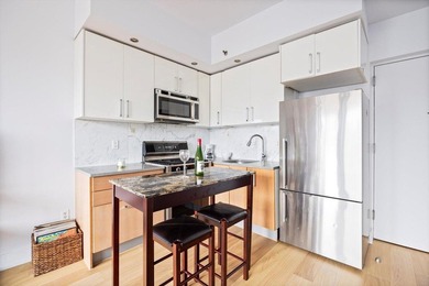 JUST LISTED Renovated South-Facing 1 Bedroom with Private - photo 4