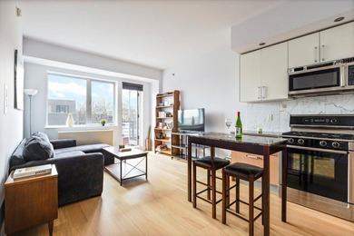 JUST LISTED Renovated South-Facing 1 Bedroom with Private - photo 6