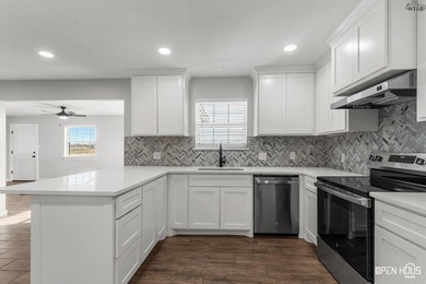 Reduced and move in ready! Beautifully, renovated country home - photo 8