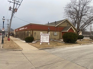 Versatile 6,400 square foot commercial building offering