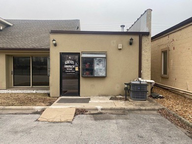 Versatile 6,400 square foot commercial building offering