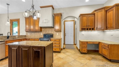 Exceptional custom-built home offering nearly 6,000 sq ft of - photo 12