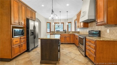 Exceptional custom-built home offering nearly 6,000 sq ft of - photo 13
