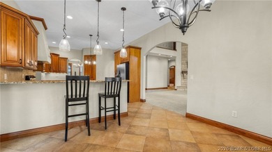 Exceptional custom-built home offering nearly 6,000 sq ft of - photo 16