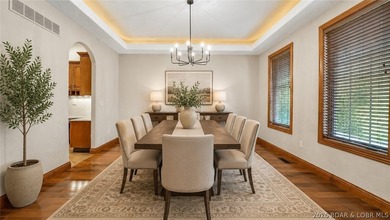 Exceptional custom-built home offering nearly 6,000 sq ft of - photo 20