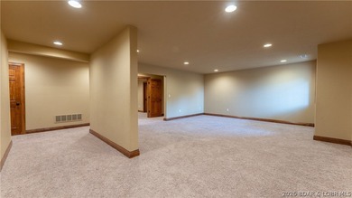 Exceptional custom-built home offering nearly 6,000 sq ft of - photo 31